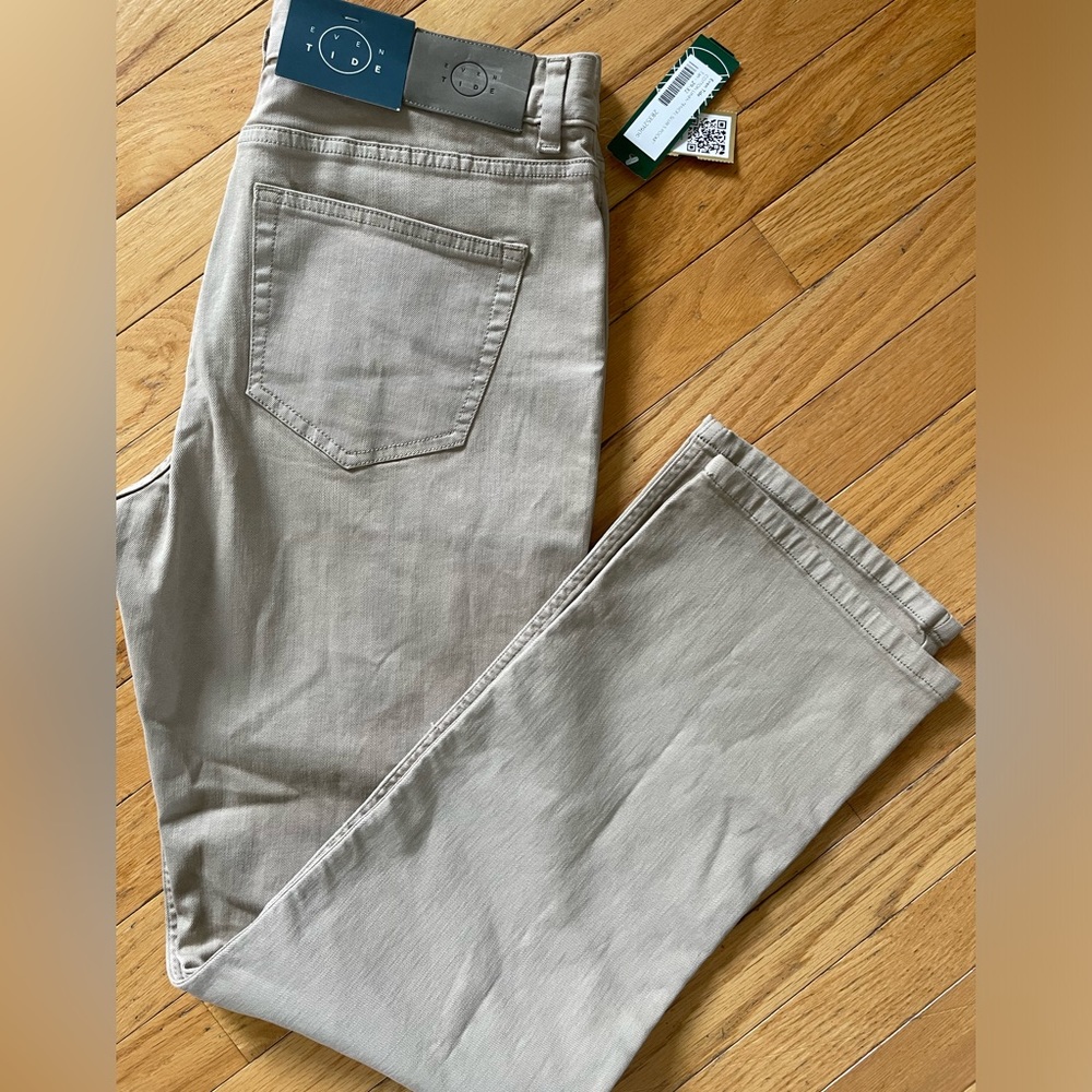 NWT- Men’s relaxed fit tan pants 29 x 32